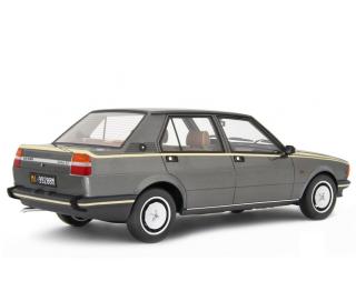 Alfa Romeo Giulietta 2.0 Super 1981 Grigio Nube Laudoracing 1:18 Resinemodell (Türen, Motorhaube... nicht zu öffnen!)